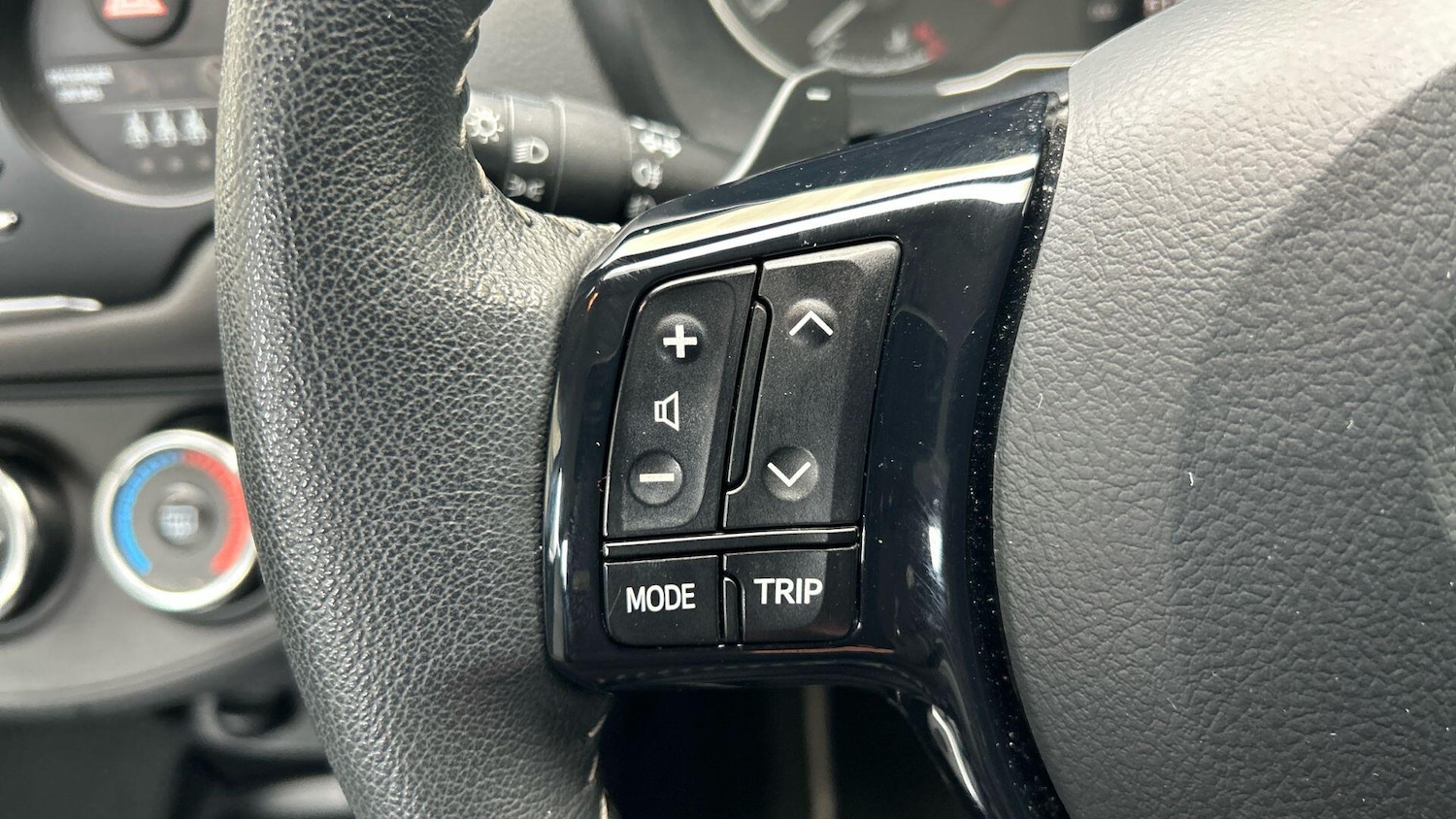 Used Toyota Yaris 2017 for sale - 76138604: Photo 38