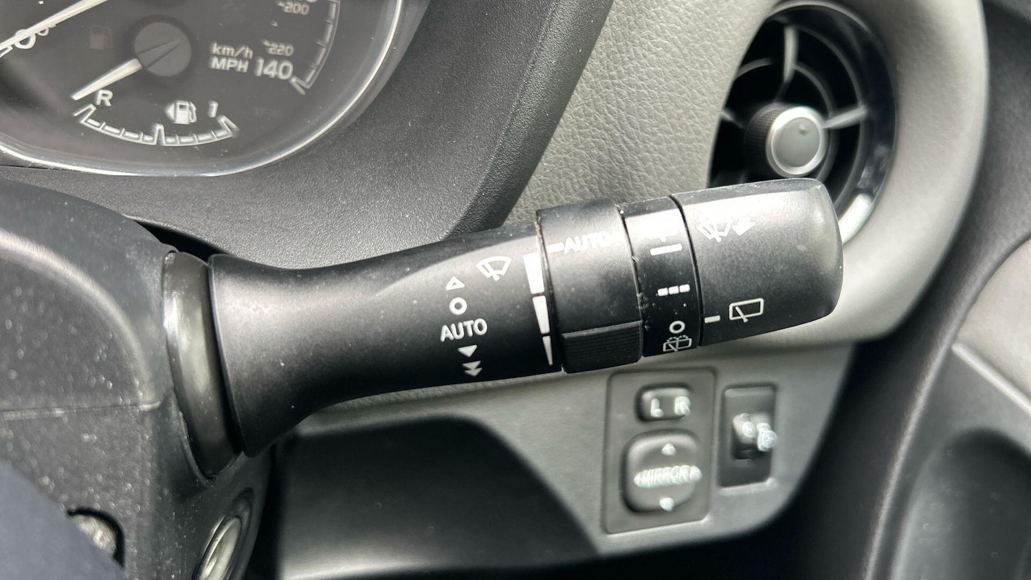 Used Toyota Yaris 2017 for sale - 76138604: Photo 40