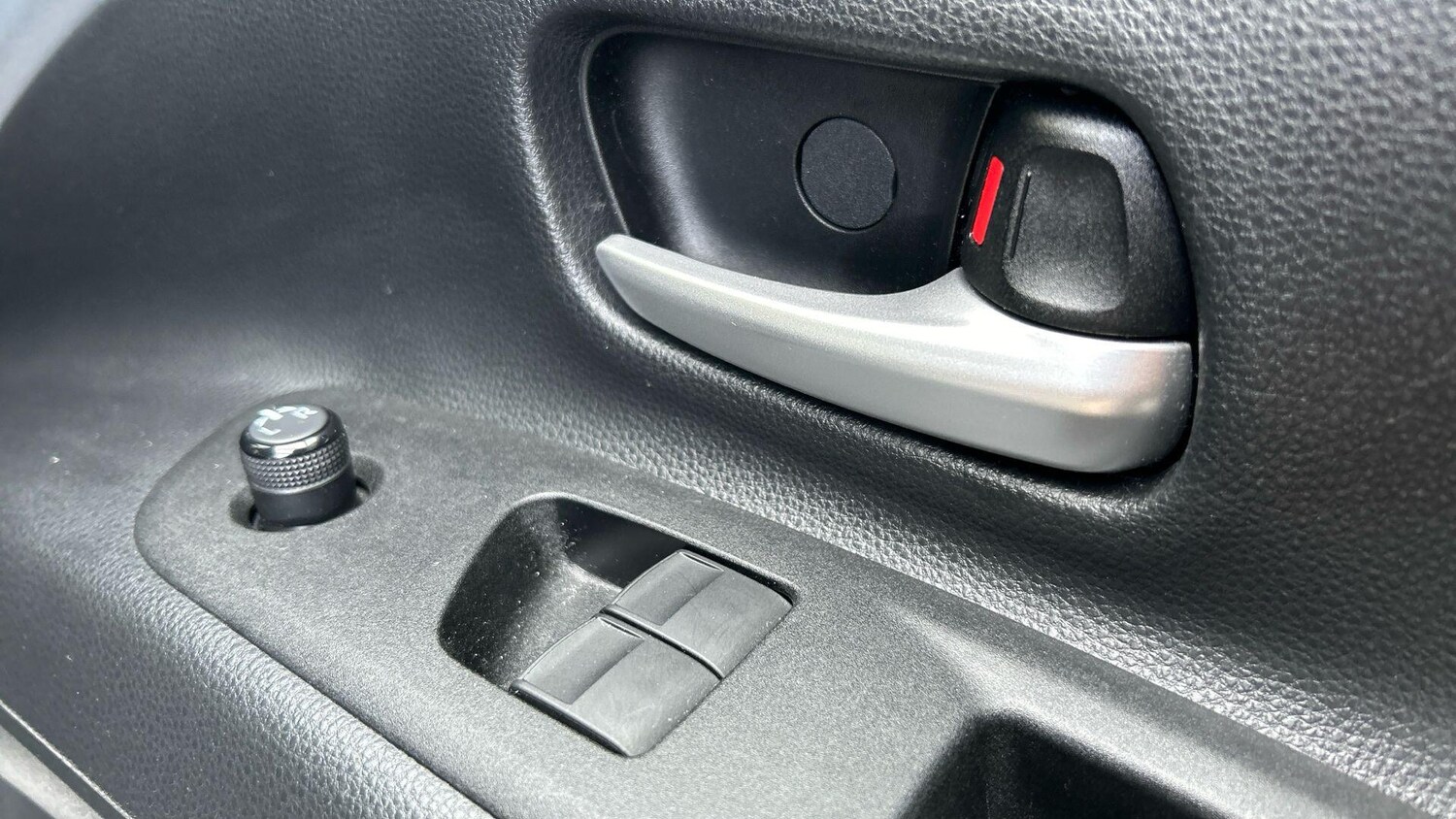 Used Toyota Aygo X 2023 for sale - 76715550: Photo 31