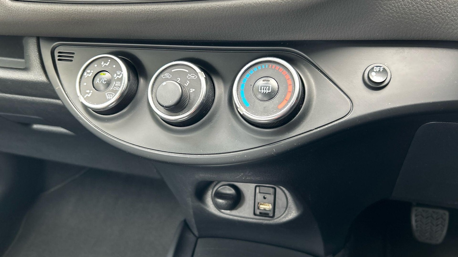 Used Toyota Yaris 2017 for sale - 77646415: Photo 28