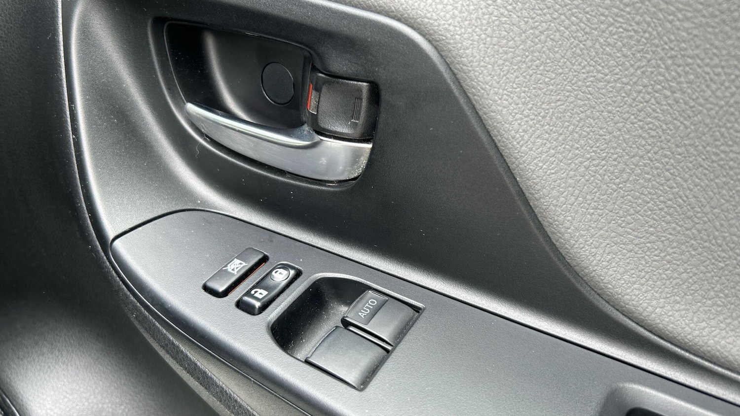 Used Toyota Yaris 2017 for sale - 77646415: Photo 36