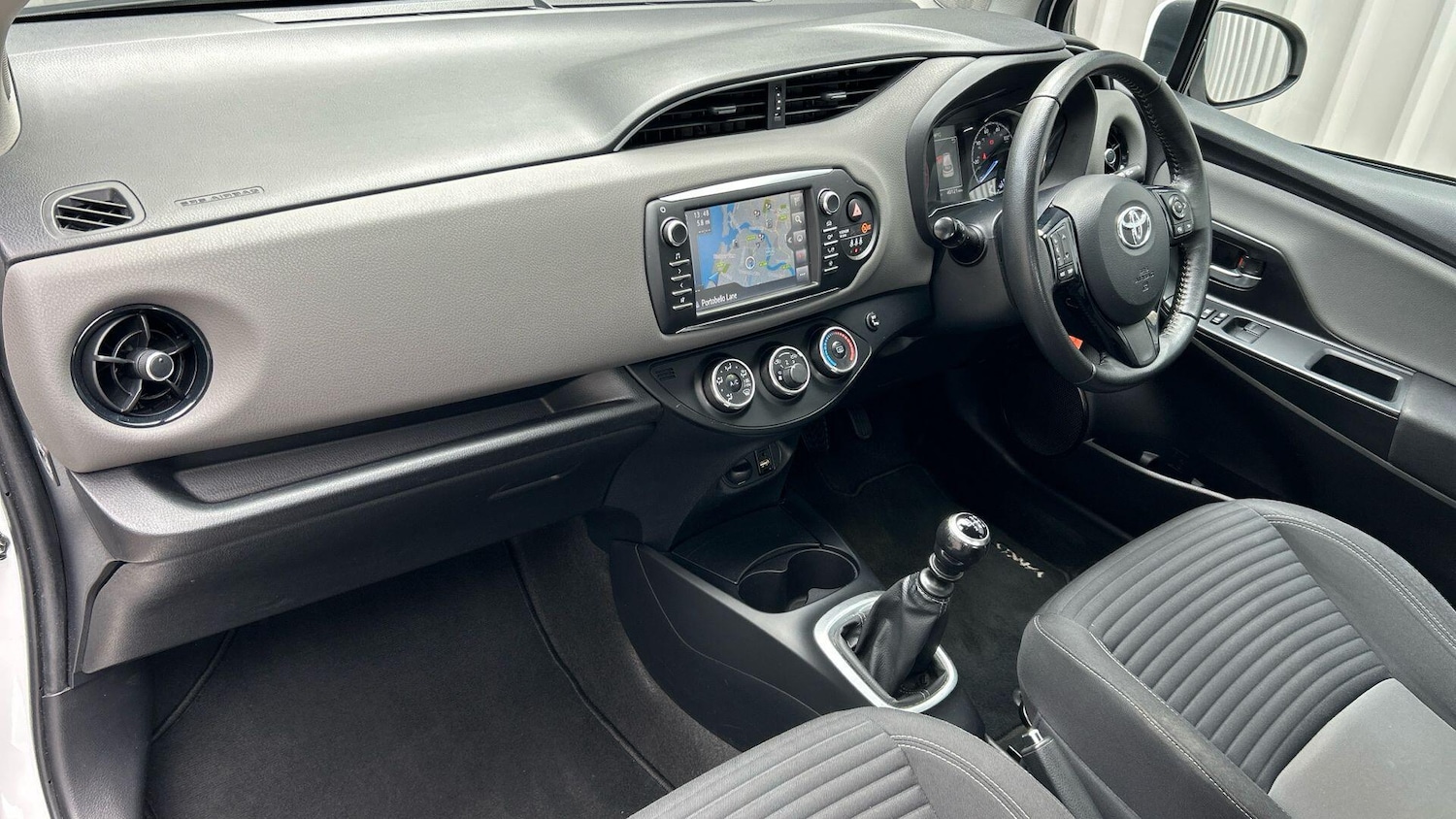 Used Toyota Yaris 2017 for sale - 77646415: Photo 38