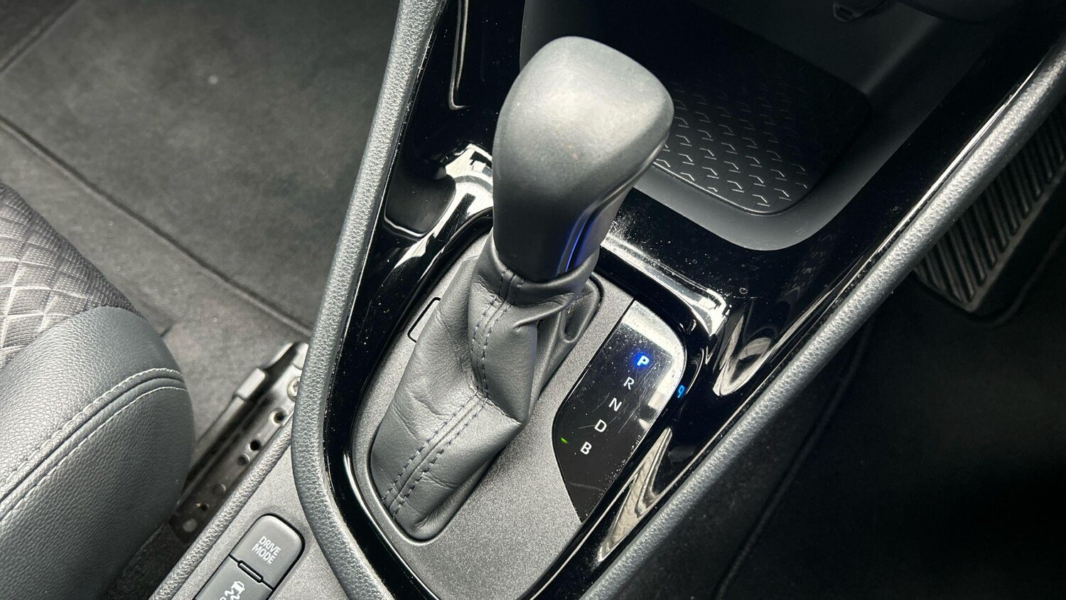 Used Toyota Yaris 2022 for sale - 77939598: Photo 32