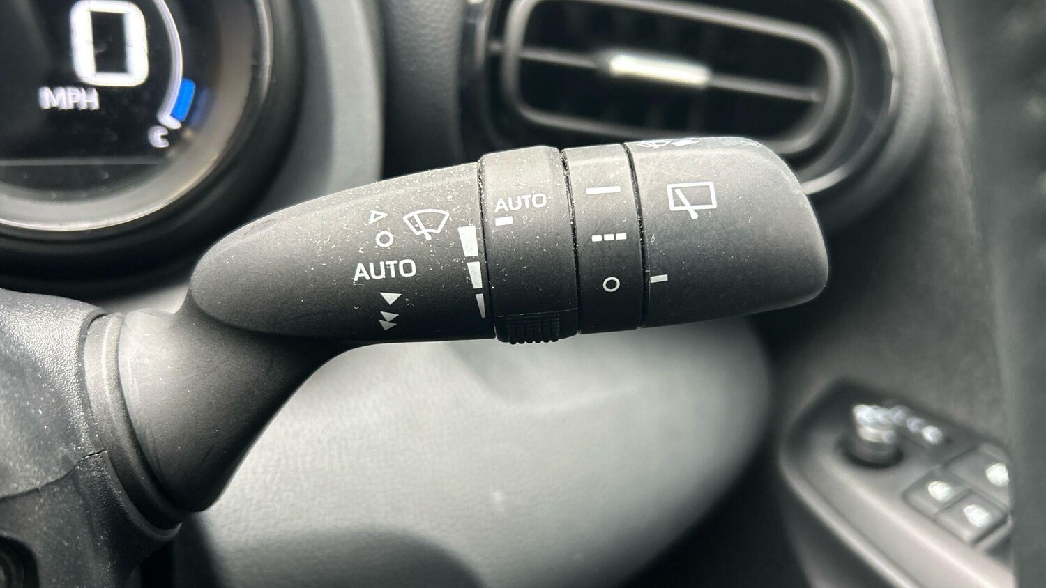 Used Toyota Yaris 2022 for sale - 77939598: Photo 38