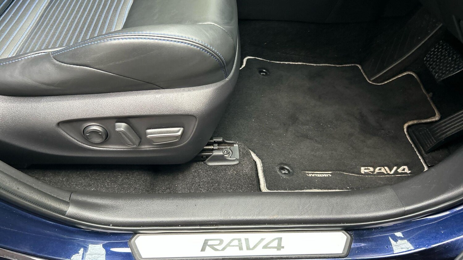 Used Toyota RAV4 for sale - 77454954: Photo 41