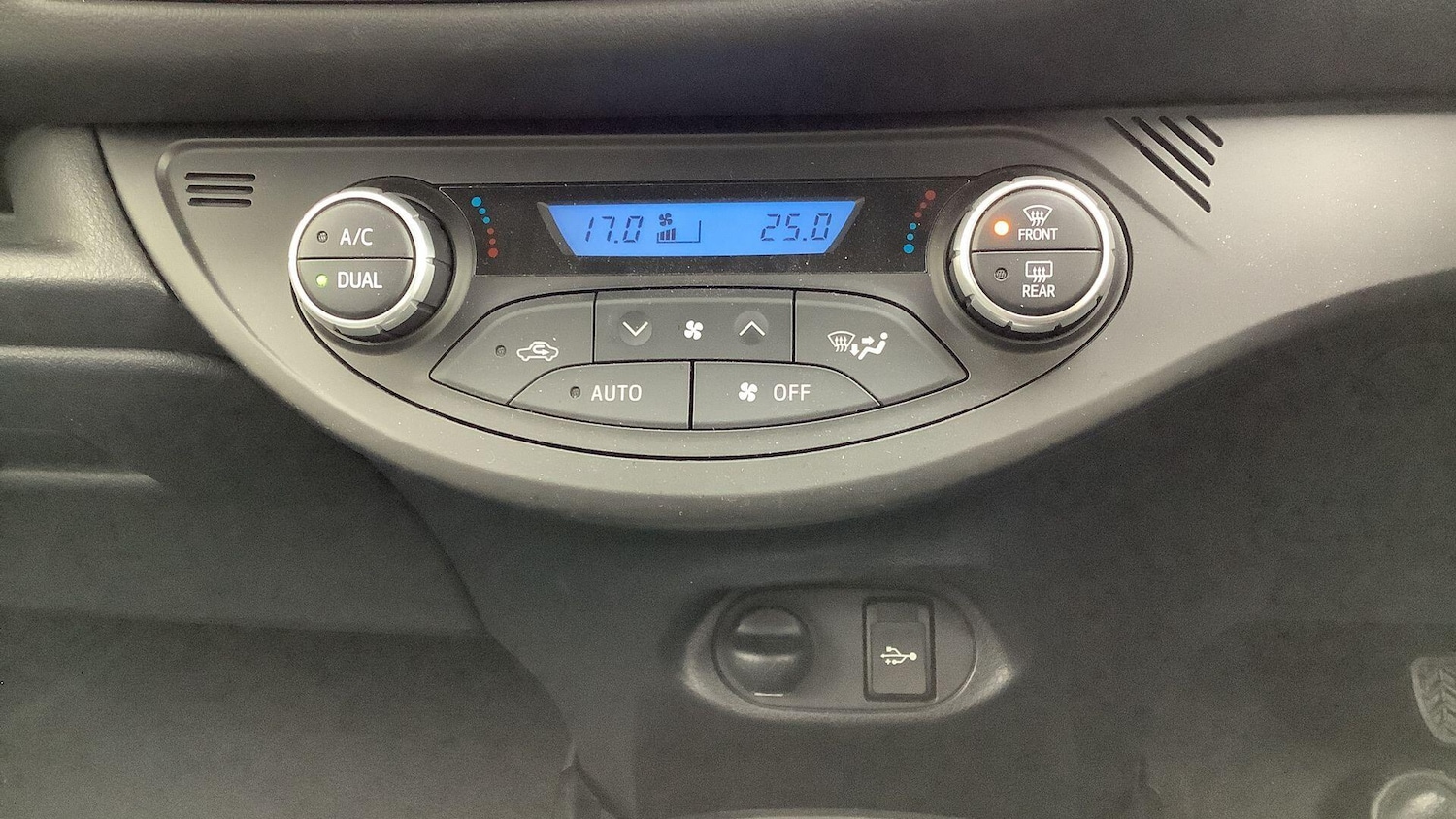Used Toyota Yaris 2019 for sale - 76336600: Photo 29