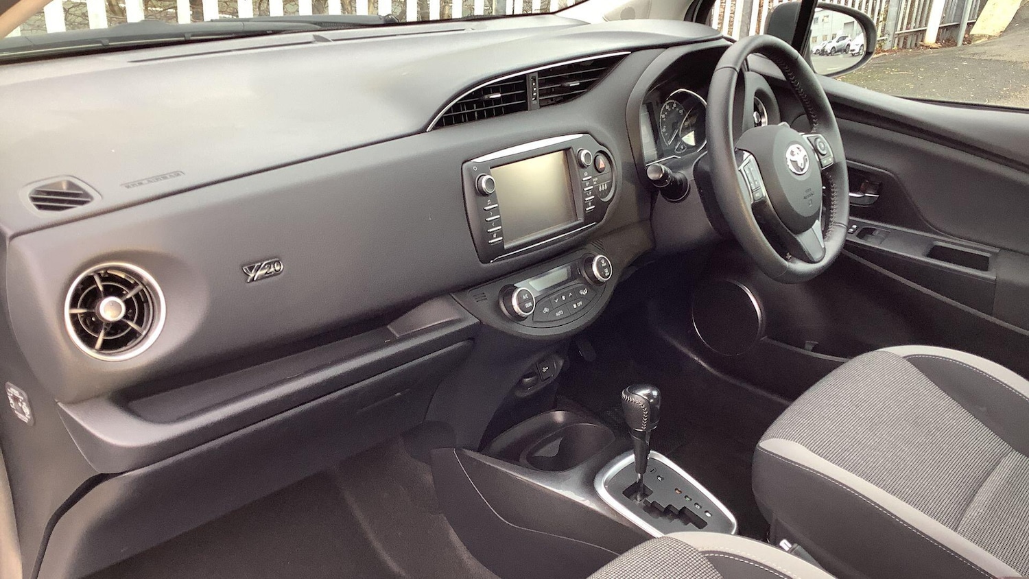Used Toyota Yaris 2019 for sale - 76336600: Photo 37