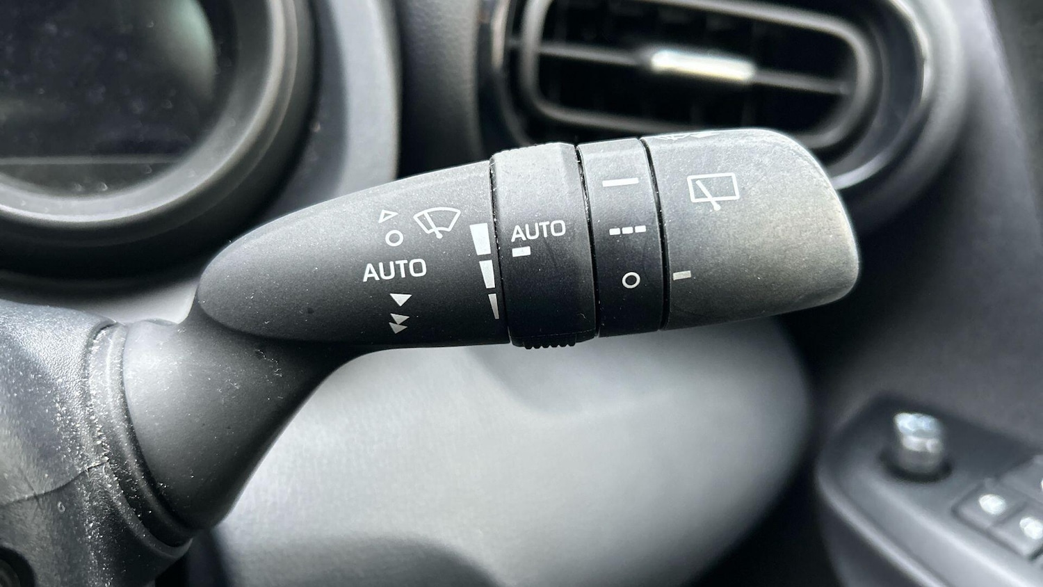 Used Toyota Yaris 2023 for sale - 76646127: Photo 35