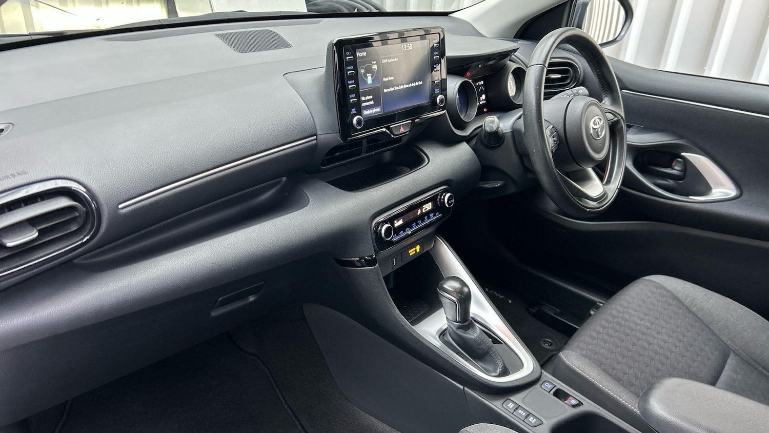 Used Toyota Yaris 2023 for sale - 76646127: Photo 39