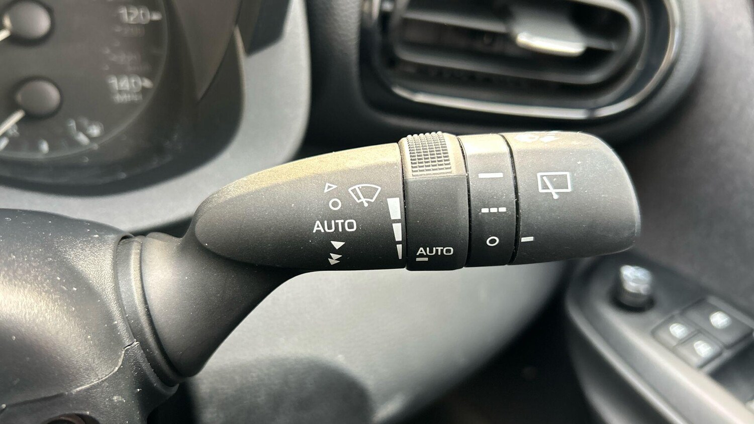 Used Toyota Yaris 2023 for sale - 77939596: Photo 37