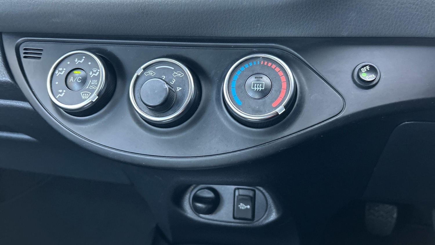 Used Toyota Yaris 2019 for sale - 77203735: Photo 31