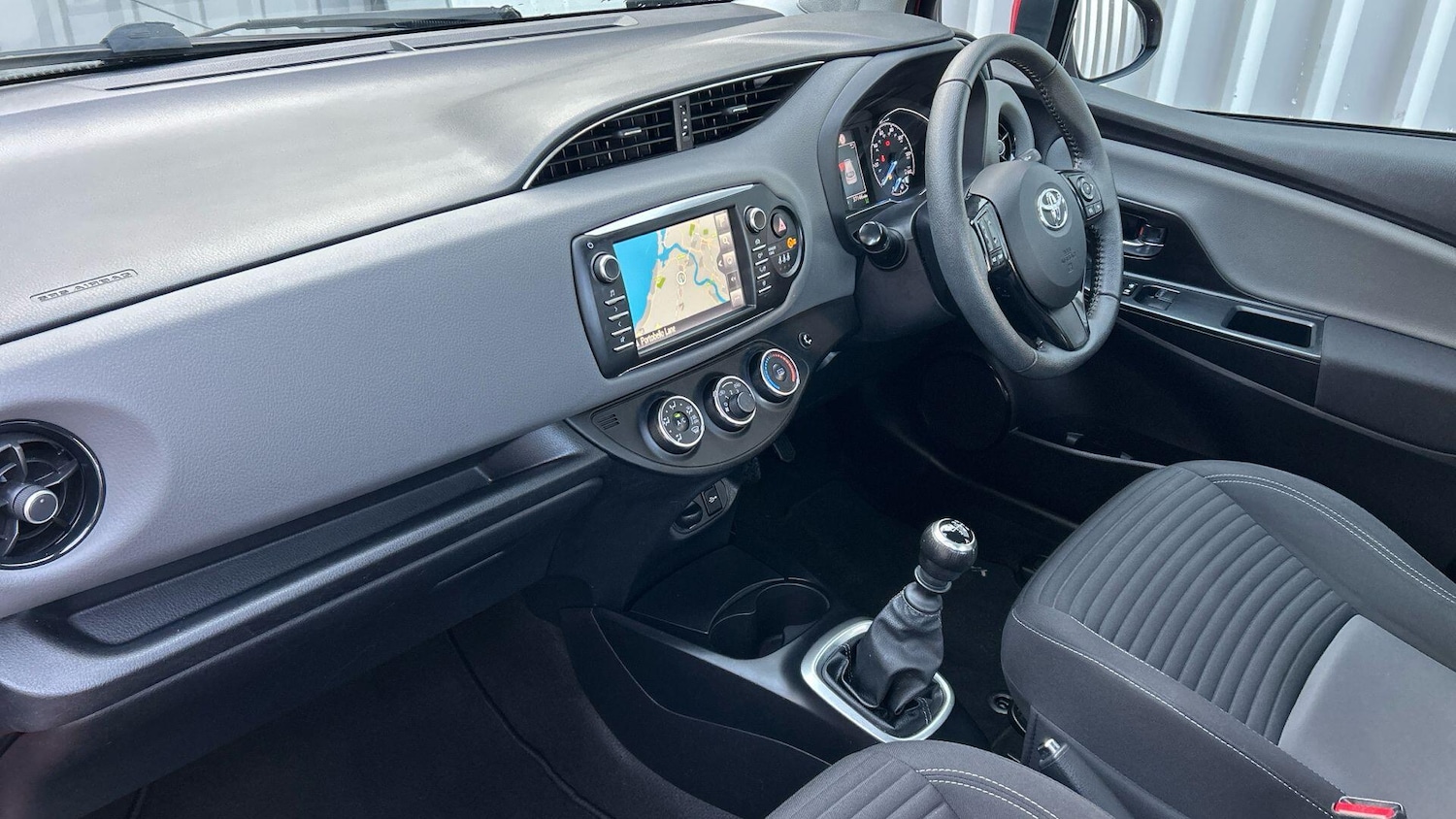 Used Toyota Yaris 2019 for sale - 77203735: Photo 40