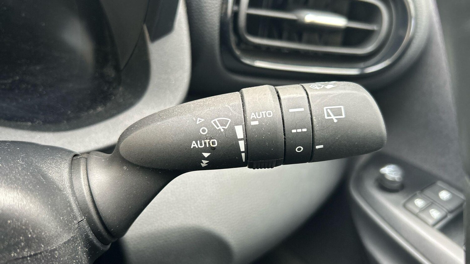 Used Toyota Yaris 2024 for sale - 77939416: Photo 35