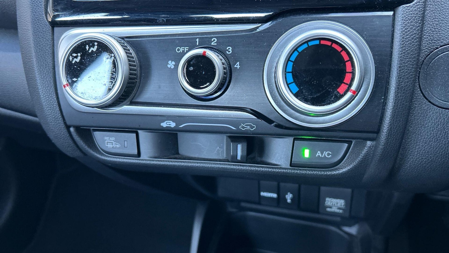 Used Honda Jazz 2016 for sale - 77242626: Photo 30