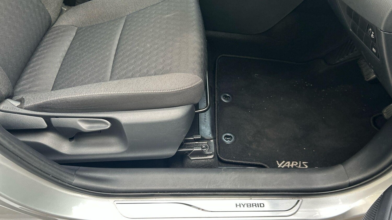 Used Toyota Yaris 2021 for sale - 76484900: Photo 40