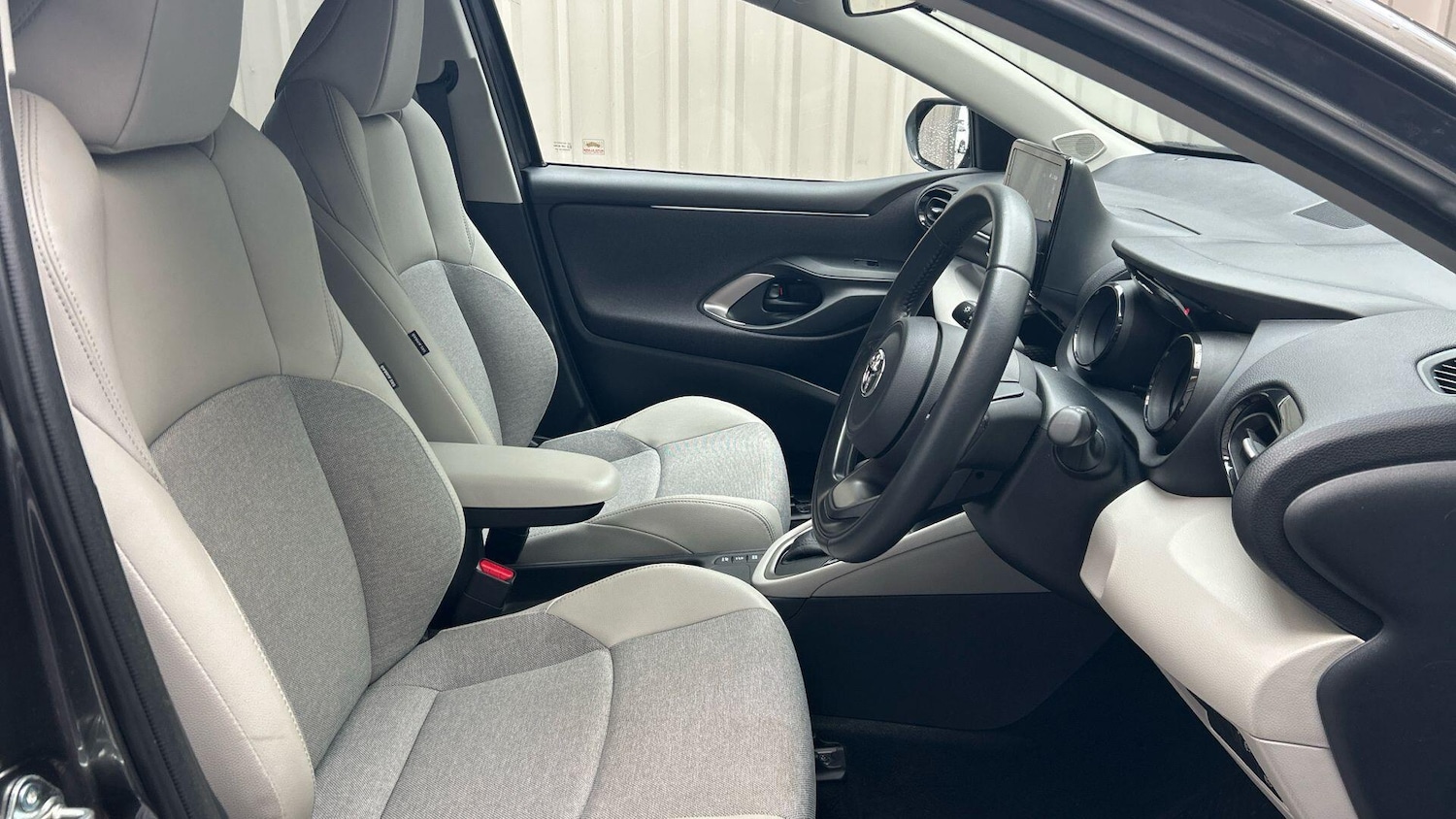 Used Toyota Yaris 2023 for sale - 76550401: Photo 15