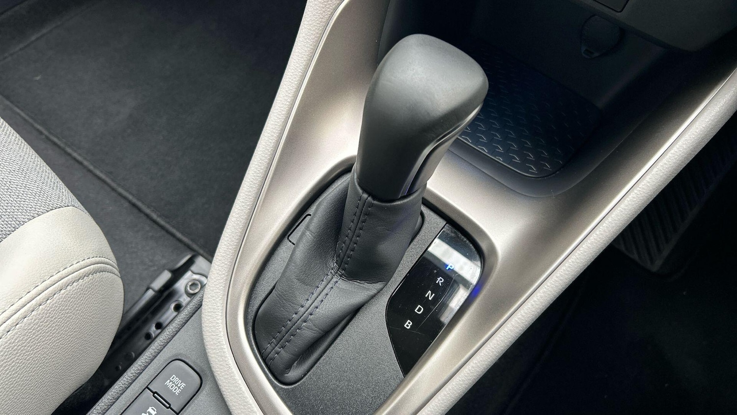 Used Toyota Yaris 2023 for sale - 76550401: Photo 32