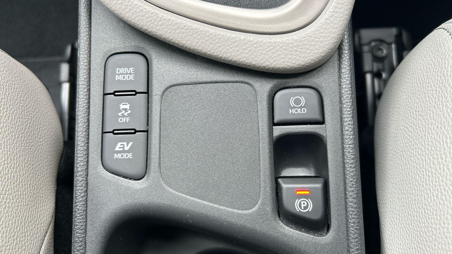 Used Toyota Yaris 2023 for sale - 76550401: Photo 33