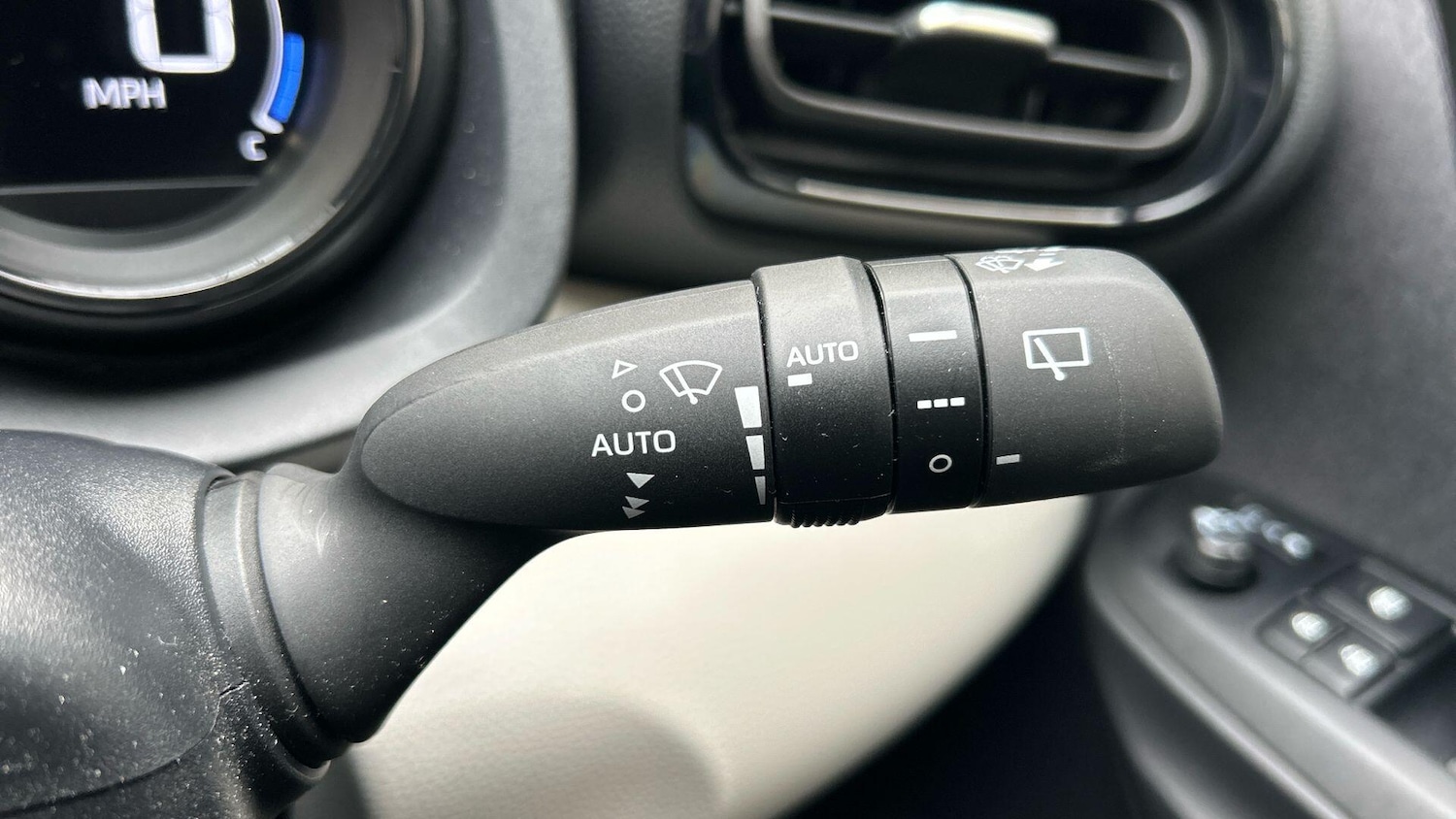 Used Toyota Yaris 2023 for sale - 76550401: Photo 41