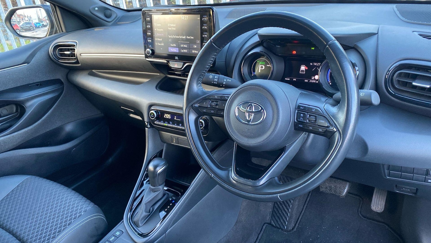 Used Toyota Yaris 2021 for sale - 77090908: Photo 10