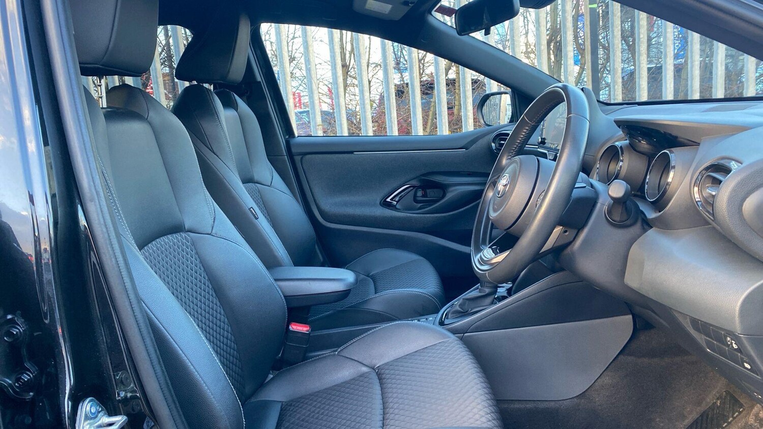 Used Toyota Yaris 2021 for sale - 77090908: Photo 14