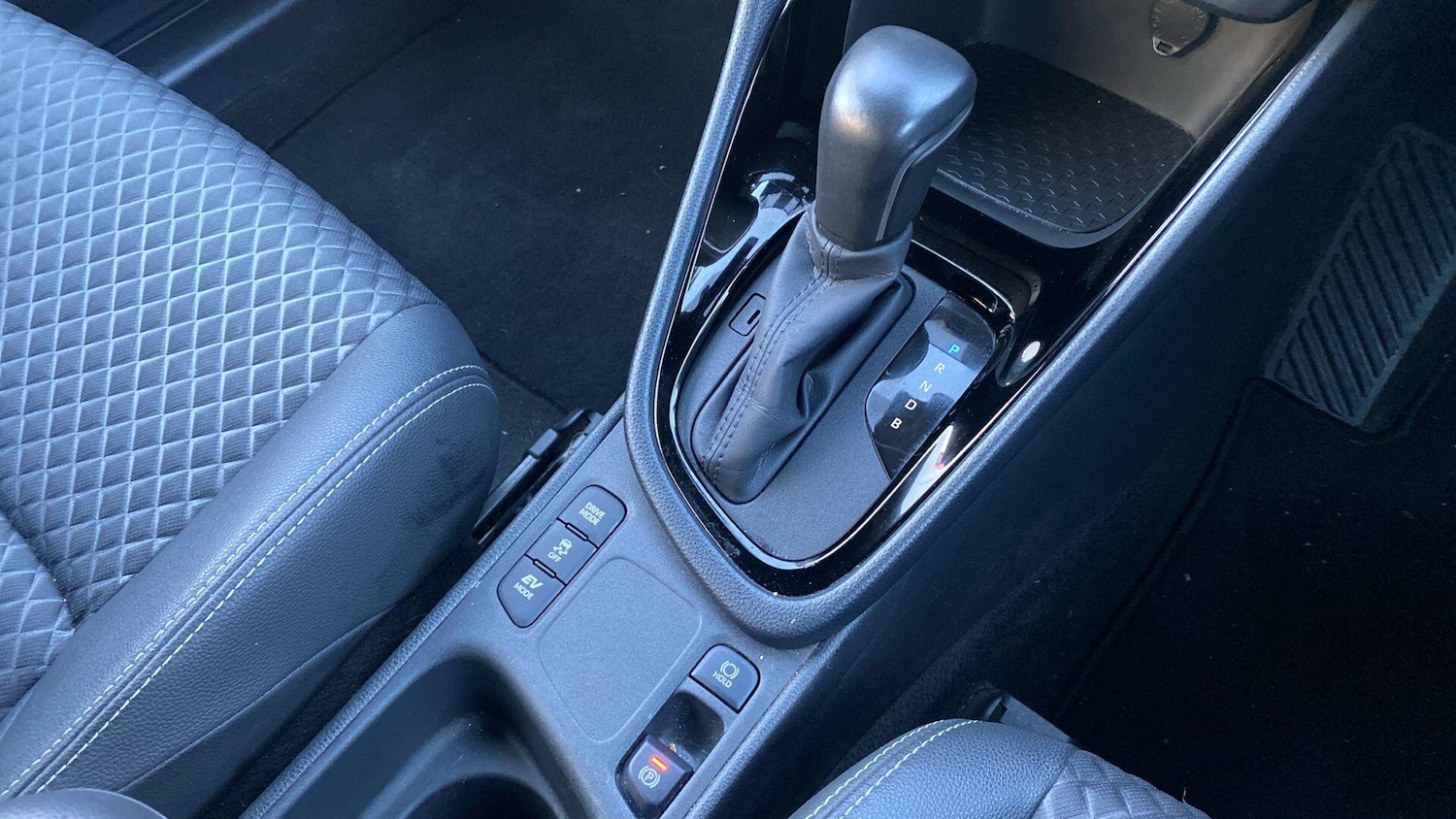 Used Toyota Yaris 2021 for sale - 77090908: Photo 32