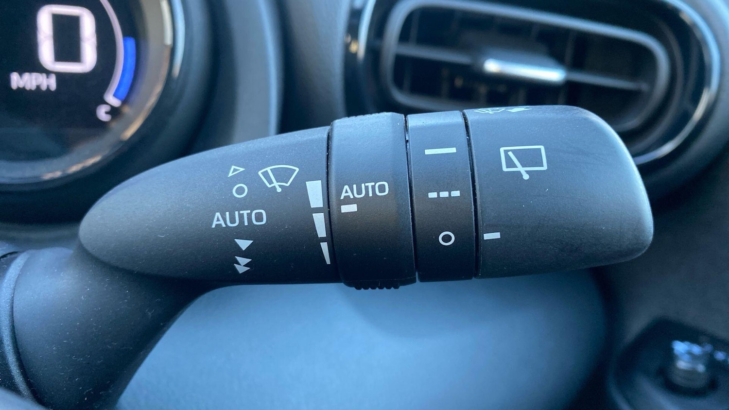 Used Toyota Yaris 2021 for sale - 77090908: Photo 37