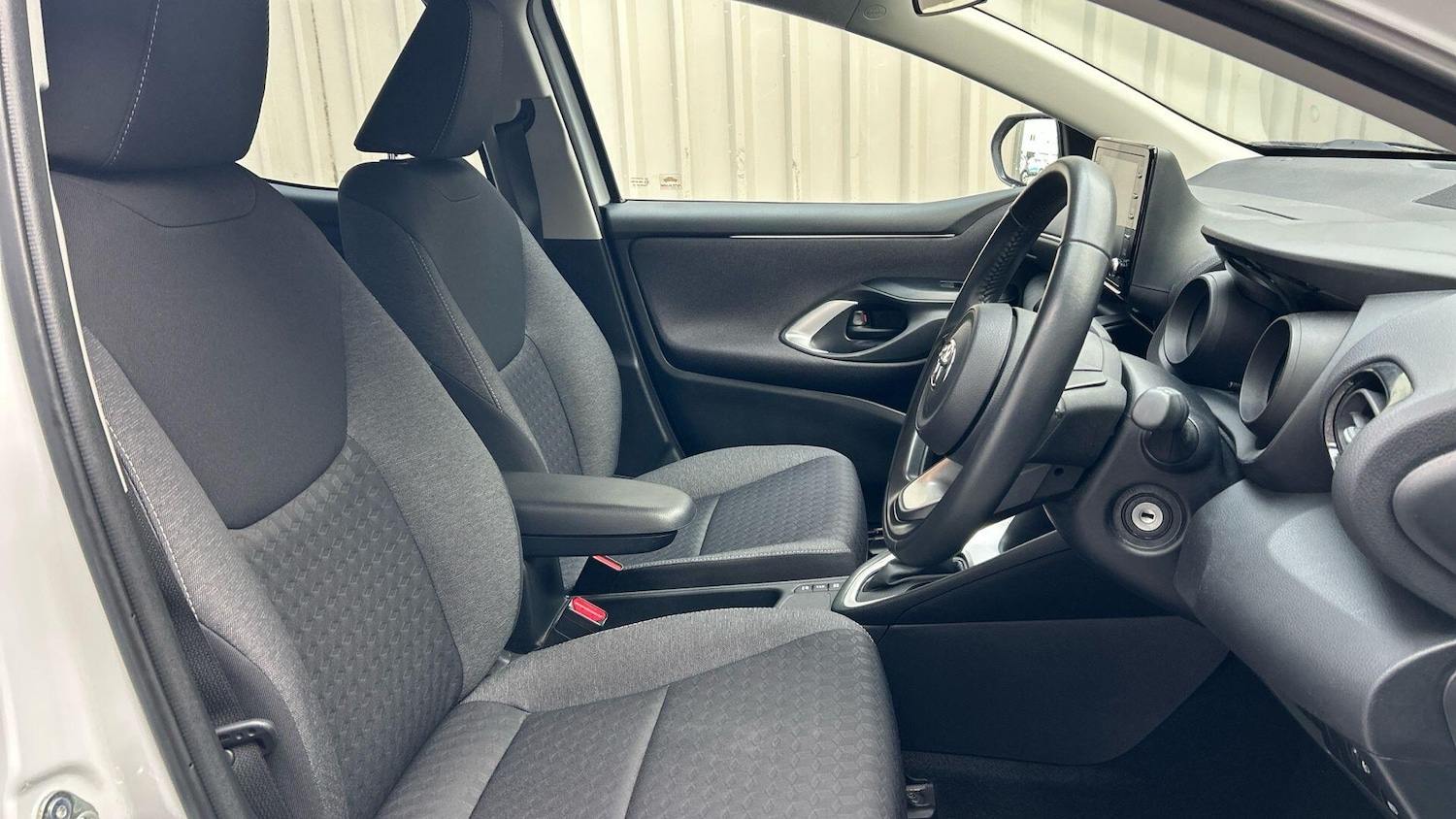 Used Toyota Yaris 2023 for sale - 77598589: Photo 15