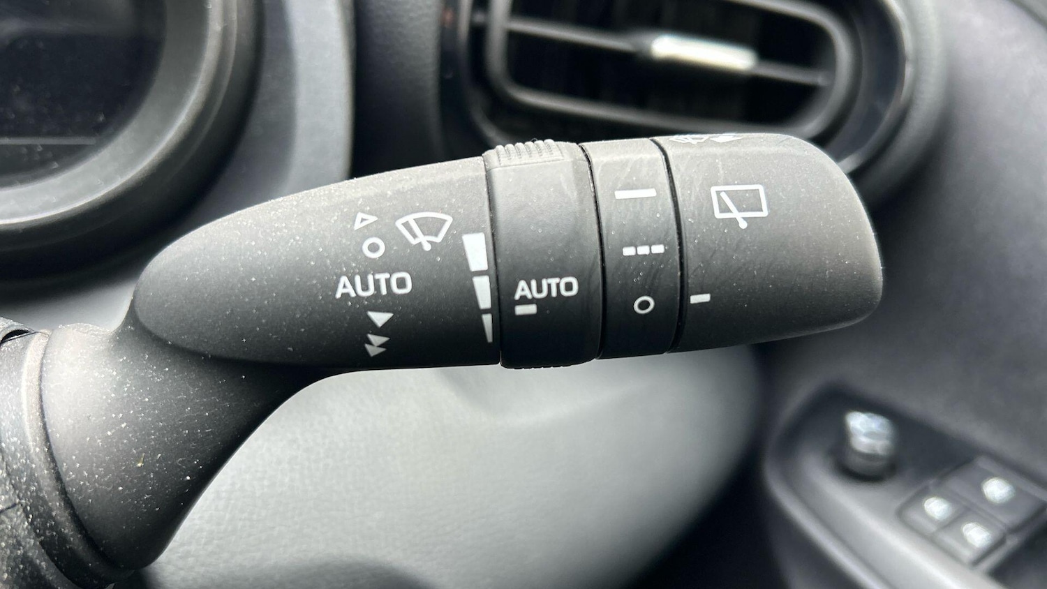 Used Toyota Yaris 2023 for sale - 77598589: Photo 34