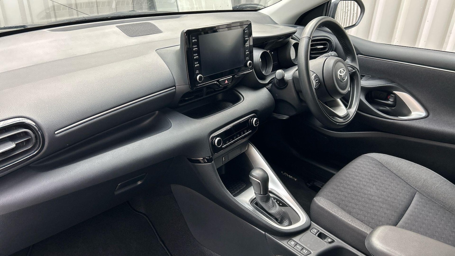 Used Toyota Yaris 2023 for sale - 77598589: Photo 38