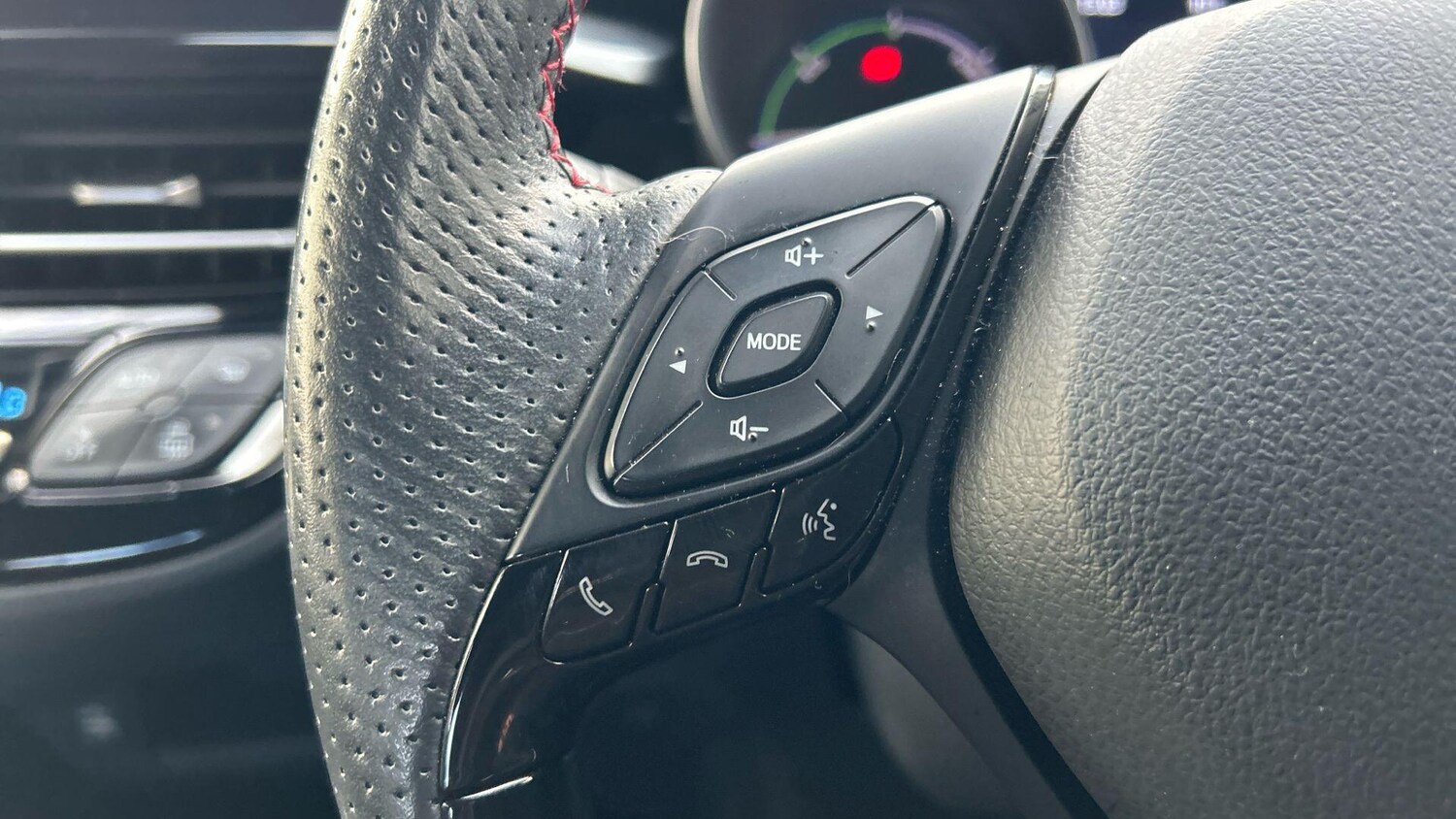 Used Toyota C-HR 2023 for sale - 78047130: Photo 35