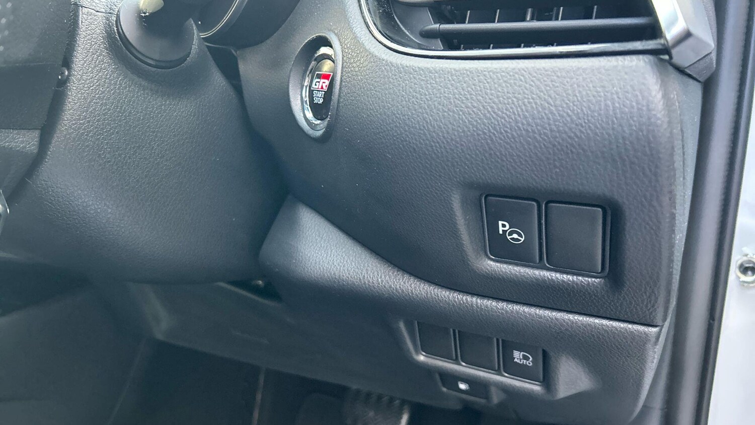 Used Toyota C-HR 2023 for sale - 78047130: Photo 40