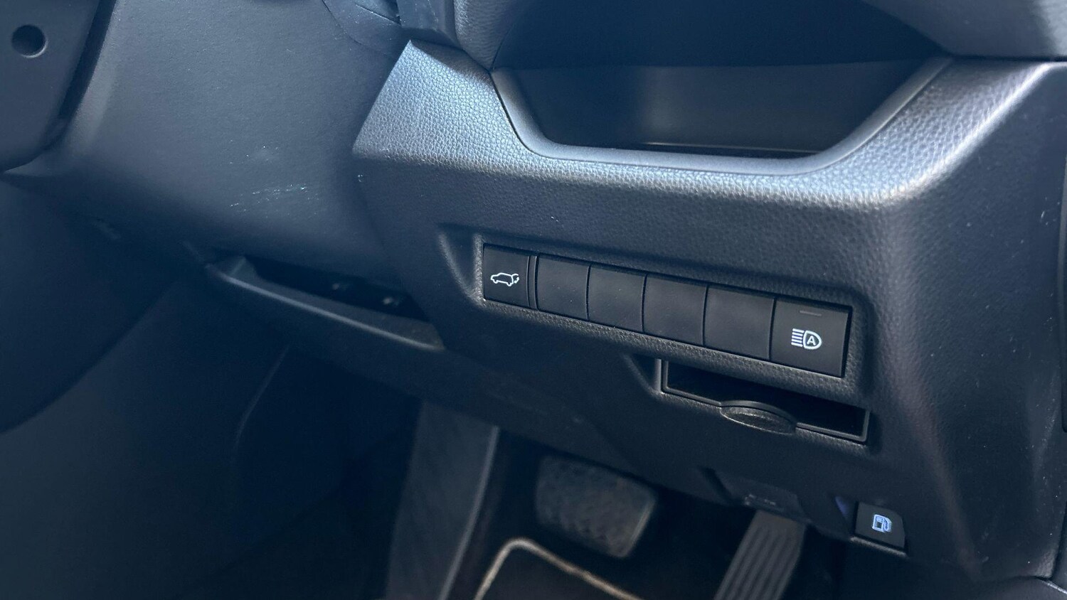 Used Toyota RAV4 2021 for sale - 76398144: Photo 44