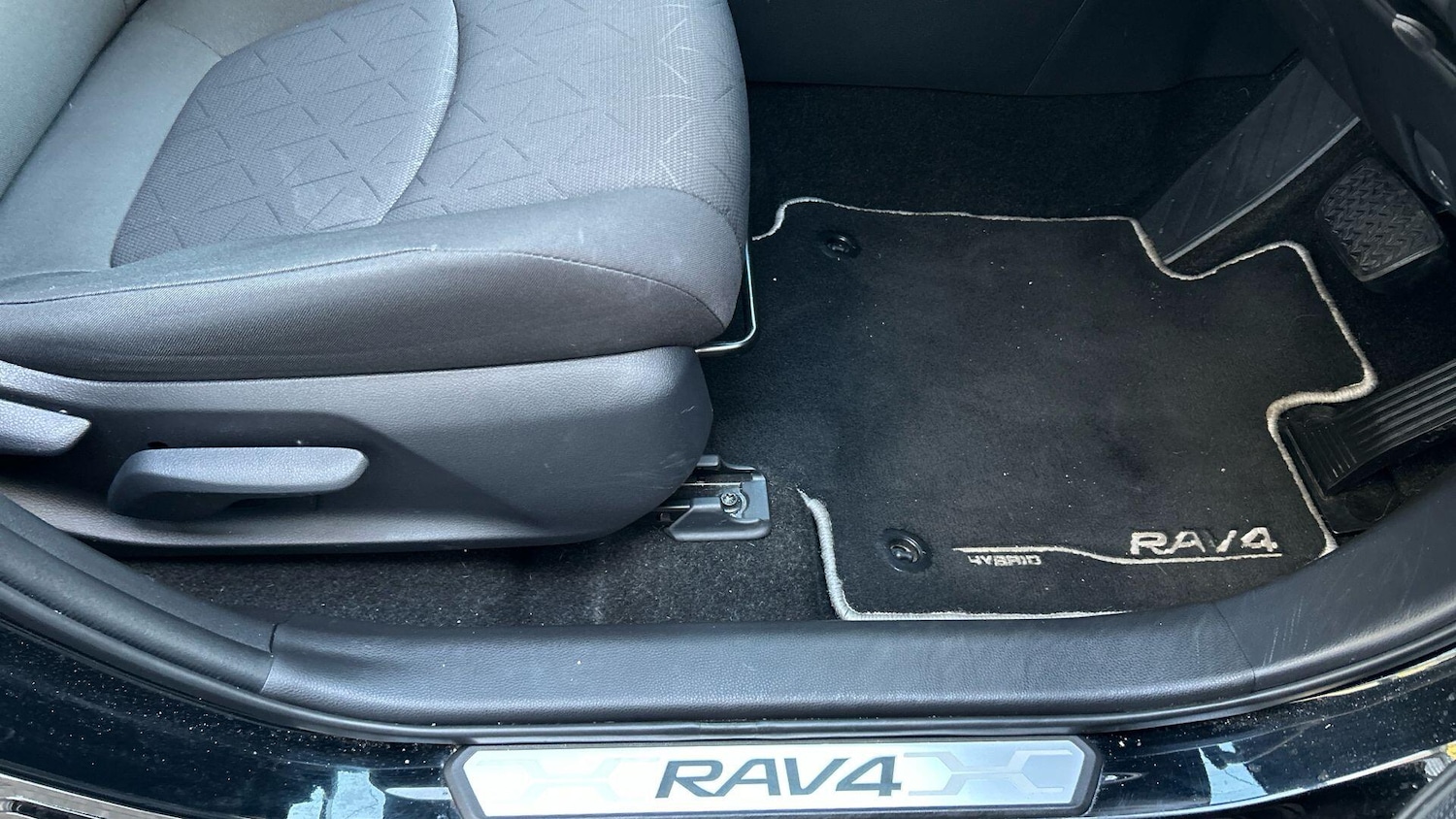 Used Toyota RAV4 2021 for sale - 76398144: Photo 45