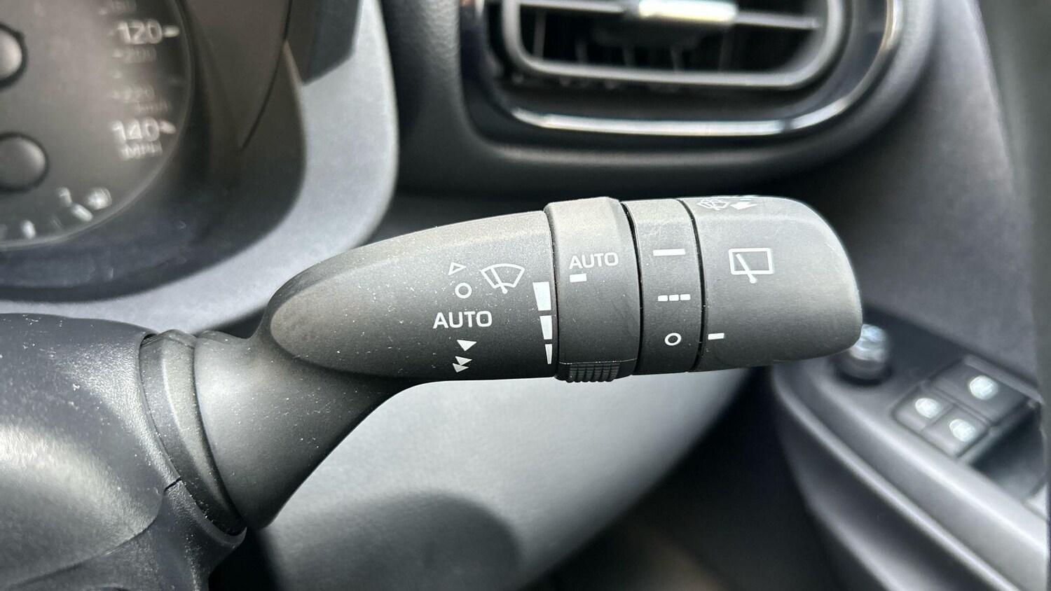 Used Toyota Yaris 2024 for sale - 77574555: Photo 32