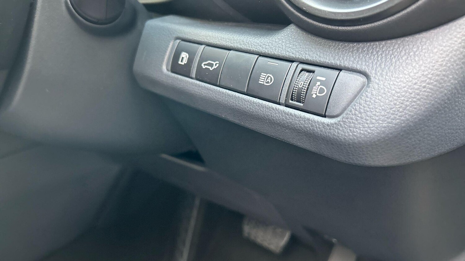 Used Toyota C-HR 2025 for sale - 77839733: Photo 43