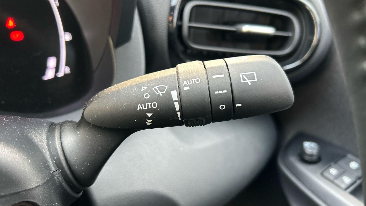 Used Toyota Yaris Cross 2025 for sale - 77722547: Photo 36