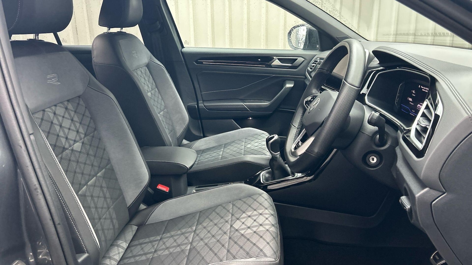 Used Volkswagen T-Roc 2023 for sale - 77376116: Photo 15