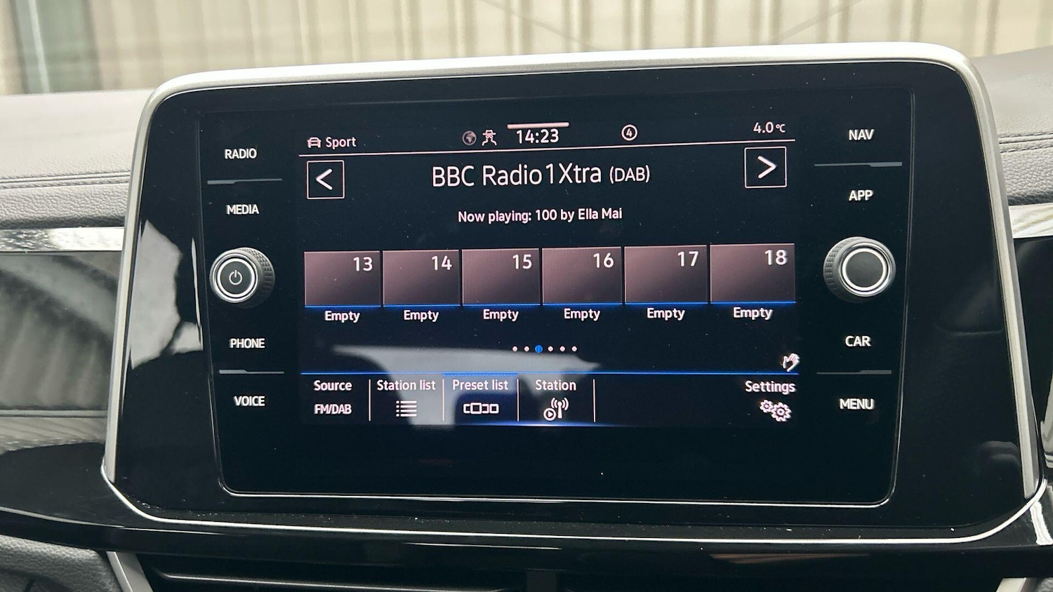 Used Volkswagen T-Roc 2023 for sale - 77376116: Photo 26