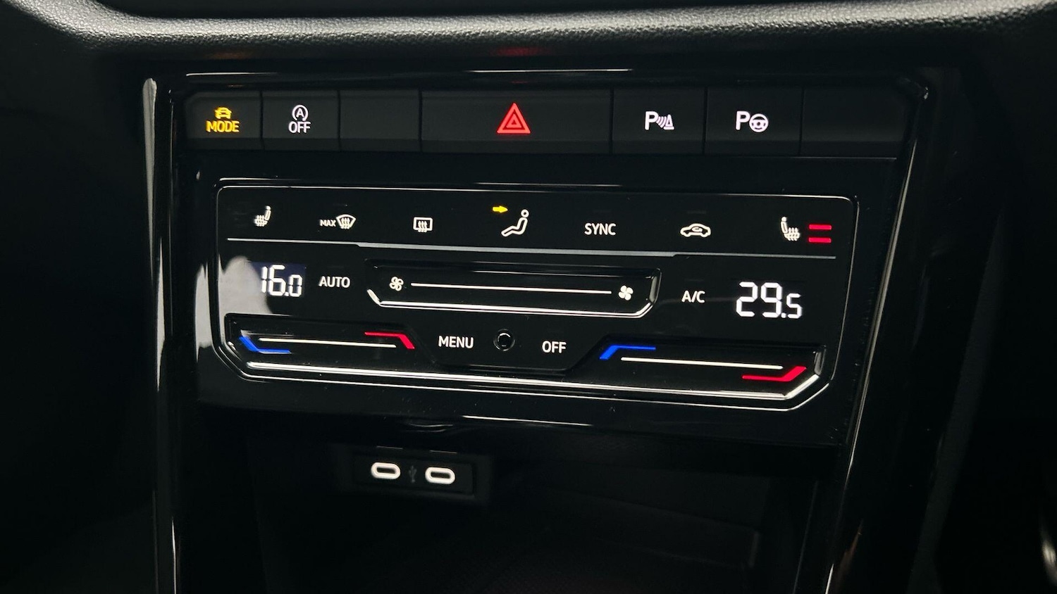 Used Volkswagen T-Roc 2023 for sale - 77376116: Photo 31