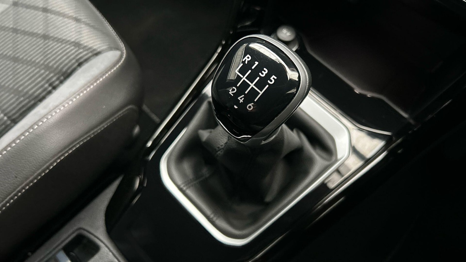 Used Volkswagen T-Roc 2023 for sale - 77376116: Photo 33