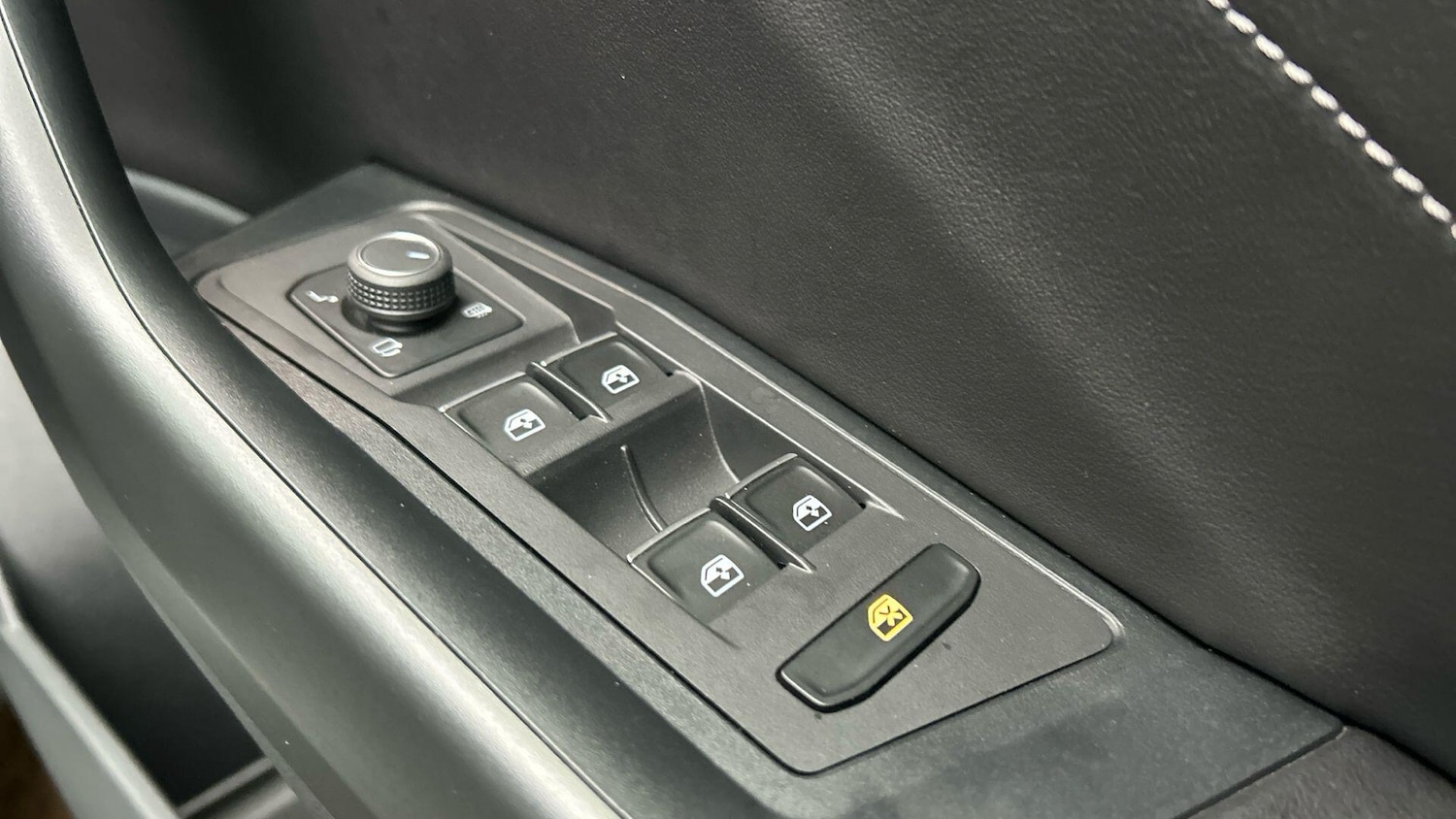 Used Volkswagen T-Roc 2023 for sale - 77376116: Photo 37