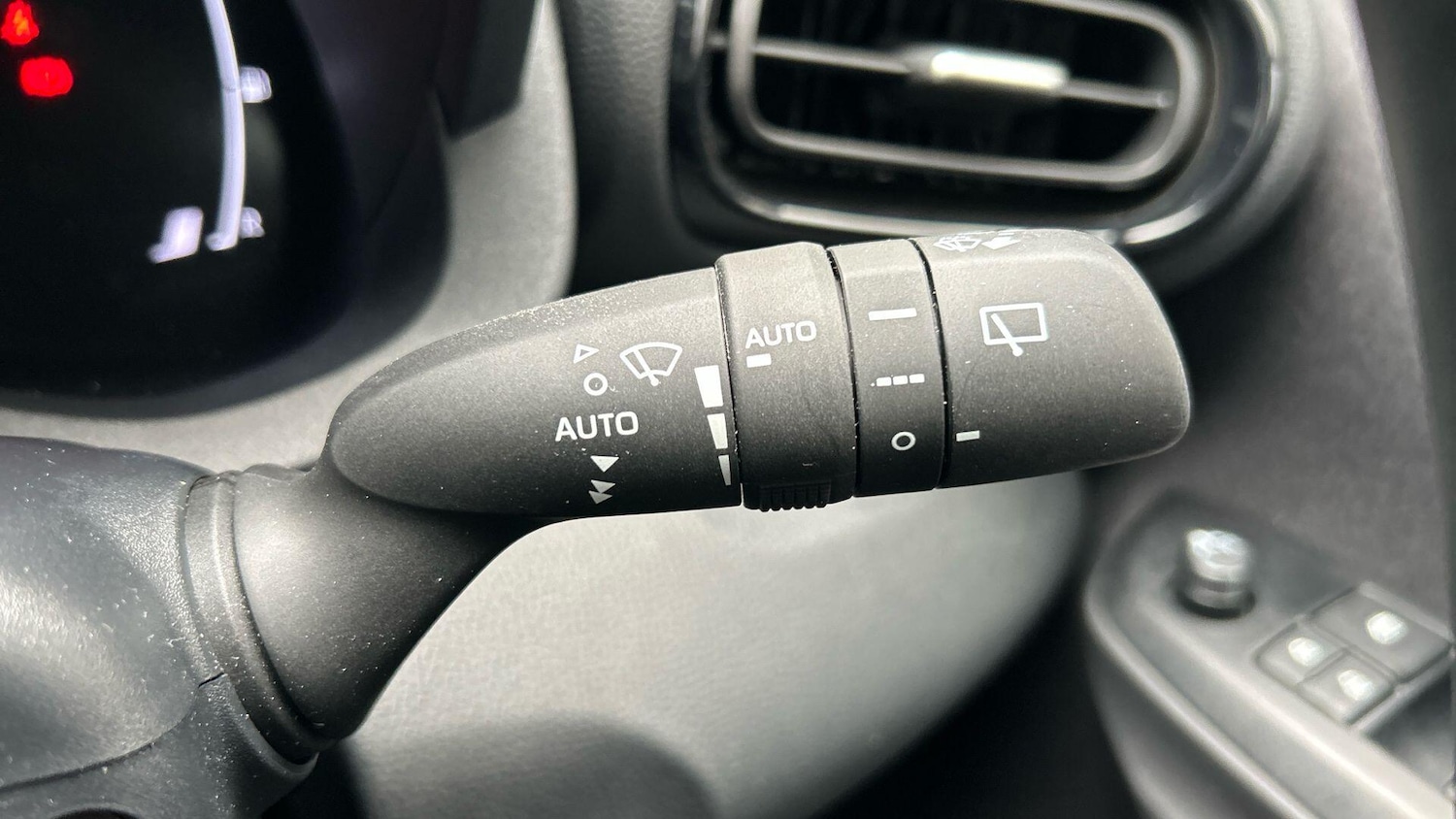 Used Toyota Yaris Cross 2025 for sale - 78101067: Photo 37