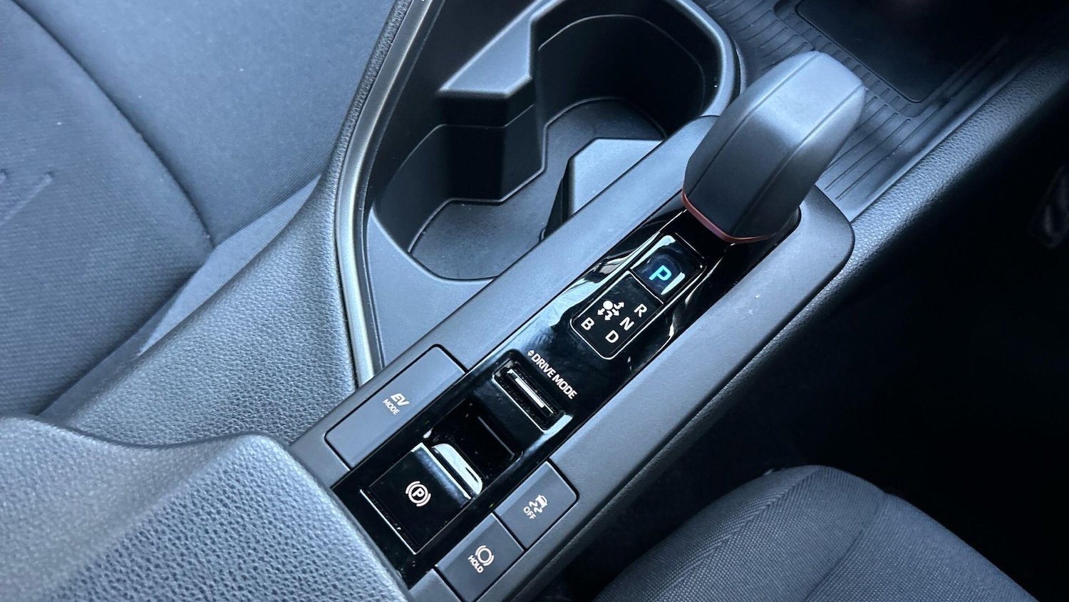 Used Toyota C-HR 2024 for sale - 77131890: Photo 30