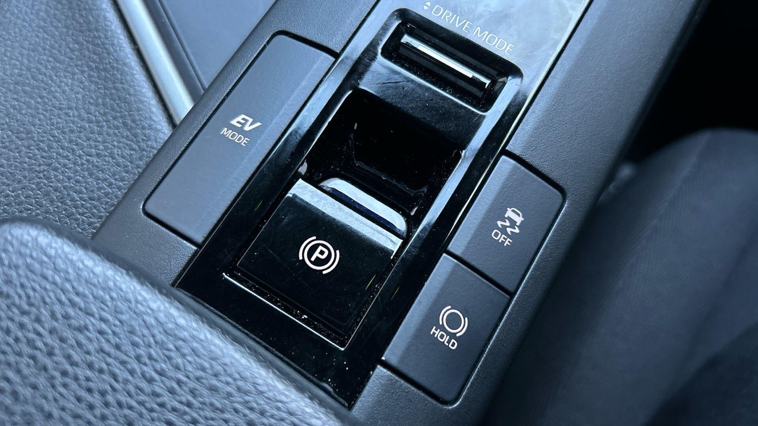 Used Toyota C-HR 2024 for sale - 77131890: Photo 32