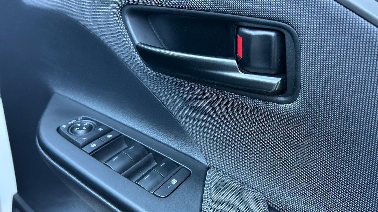 Used Toyota C-HR 2024 for sale - 77131890: Photo 40