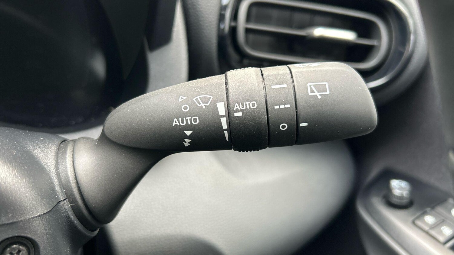 Used Toyota Yaris 2024 for sale - 77625733: Photo 32