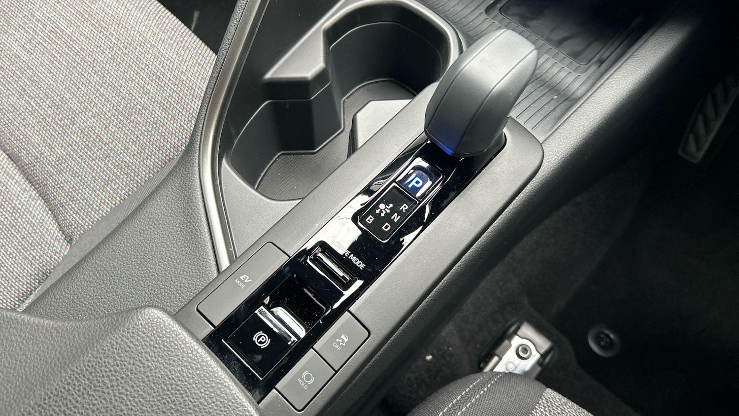 Used Toyota C-HR 2025 for sale - 78100906: Photo 32