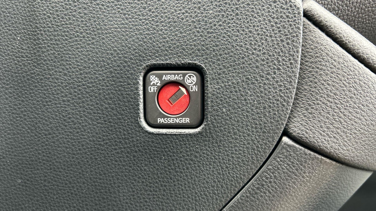 Used Toyota C-HR 2025 for sale - 78100906: Photo 46