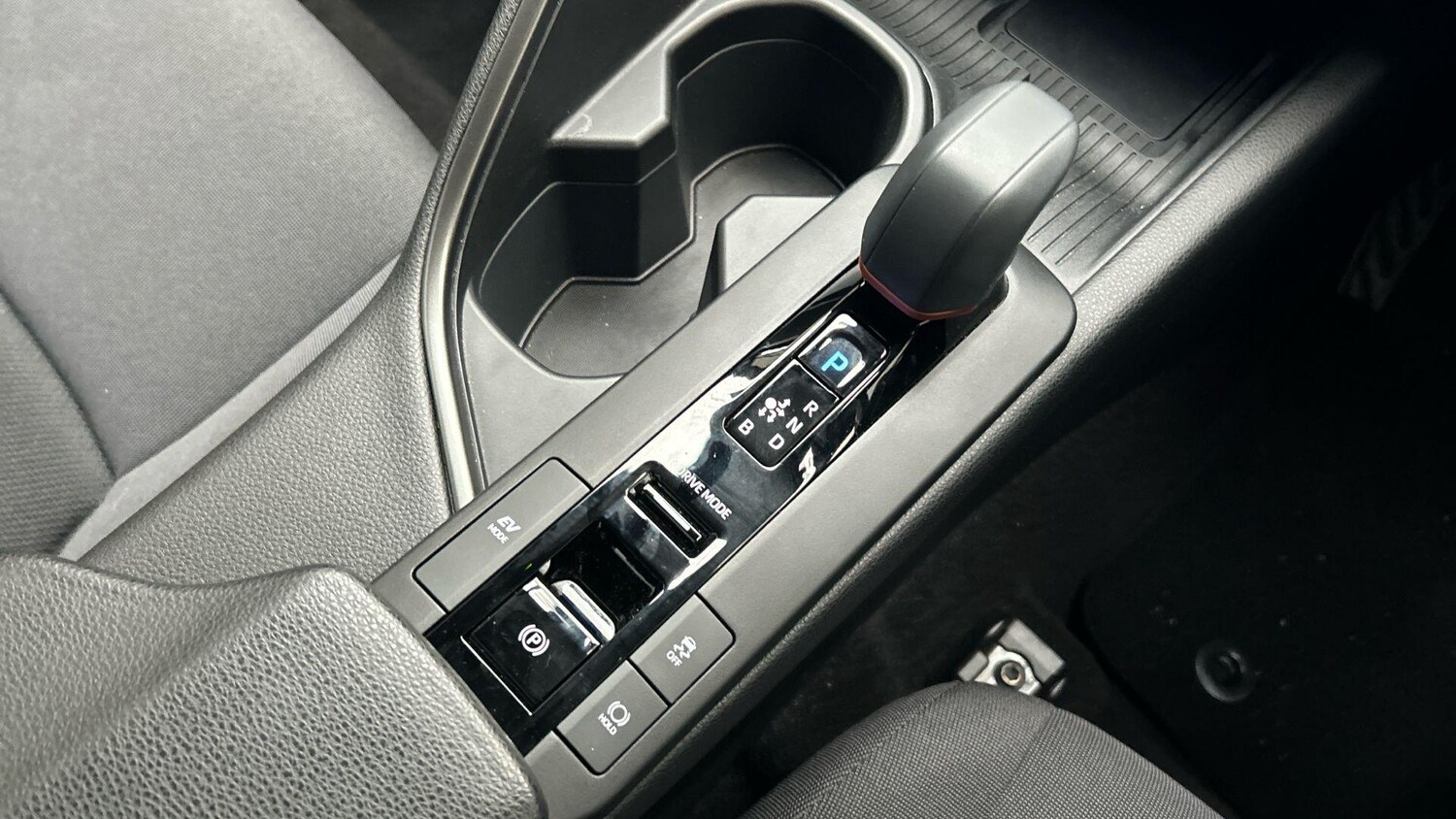 Used Toyota C-HR 2024 for sale - 76457346: Photo 31